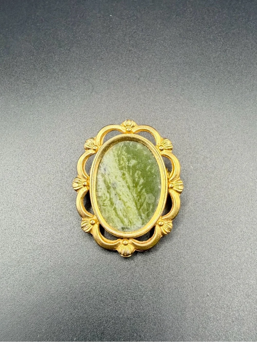 Vintage Gold Tone Green Jade Pin Brooch Deco Jewelry Stone